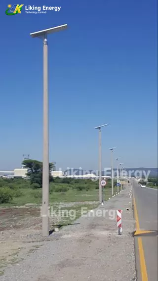 مزايا تروق م فعالة من حيث التكلفة الكل في واحد ضوء الشارع بالطاقة الشمسية