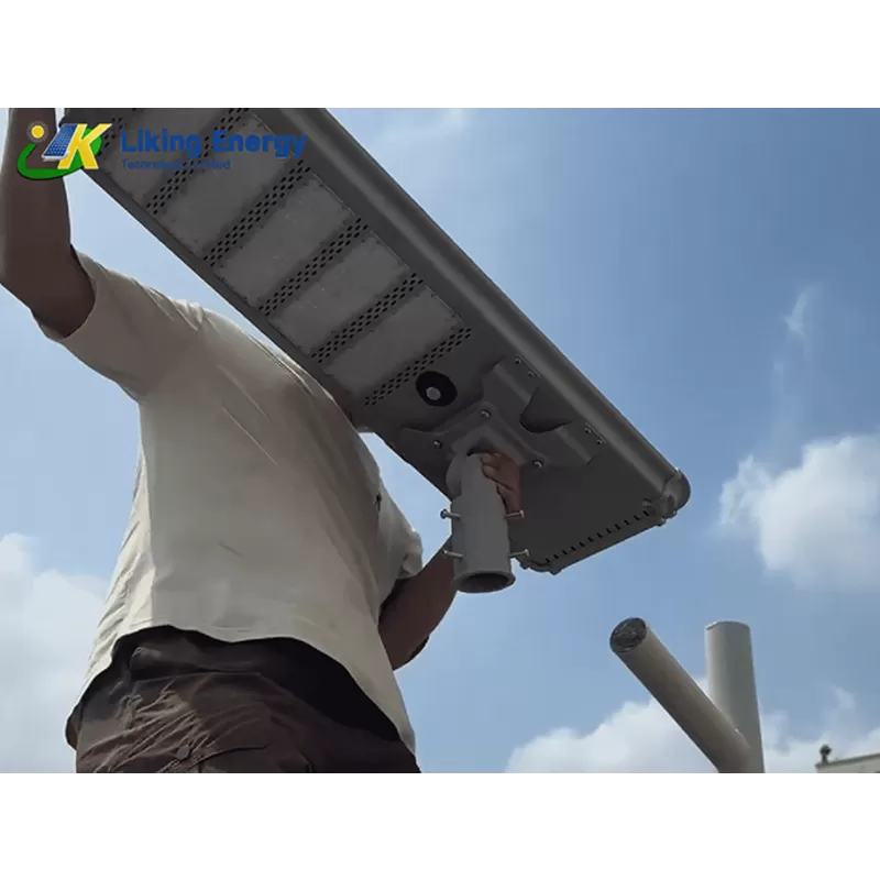 حلول إضاءة الشوارع بالطاقة الشمسية الكل في واحد