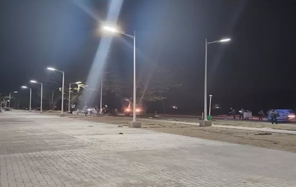 تركيب H100w و 8m مع تصميم ، 4 m على طريق المقاطعات