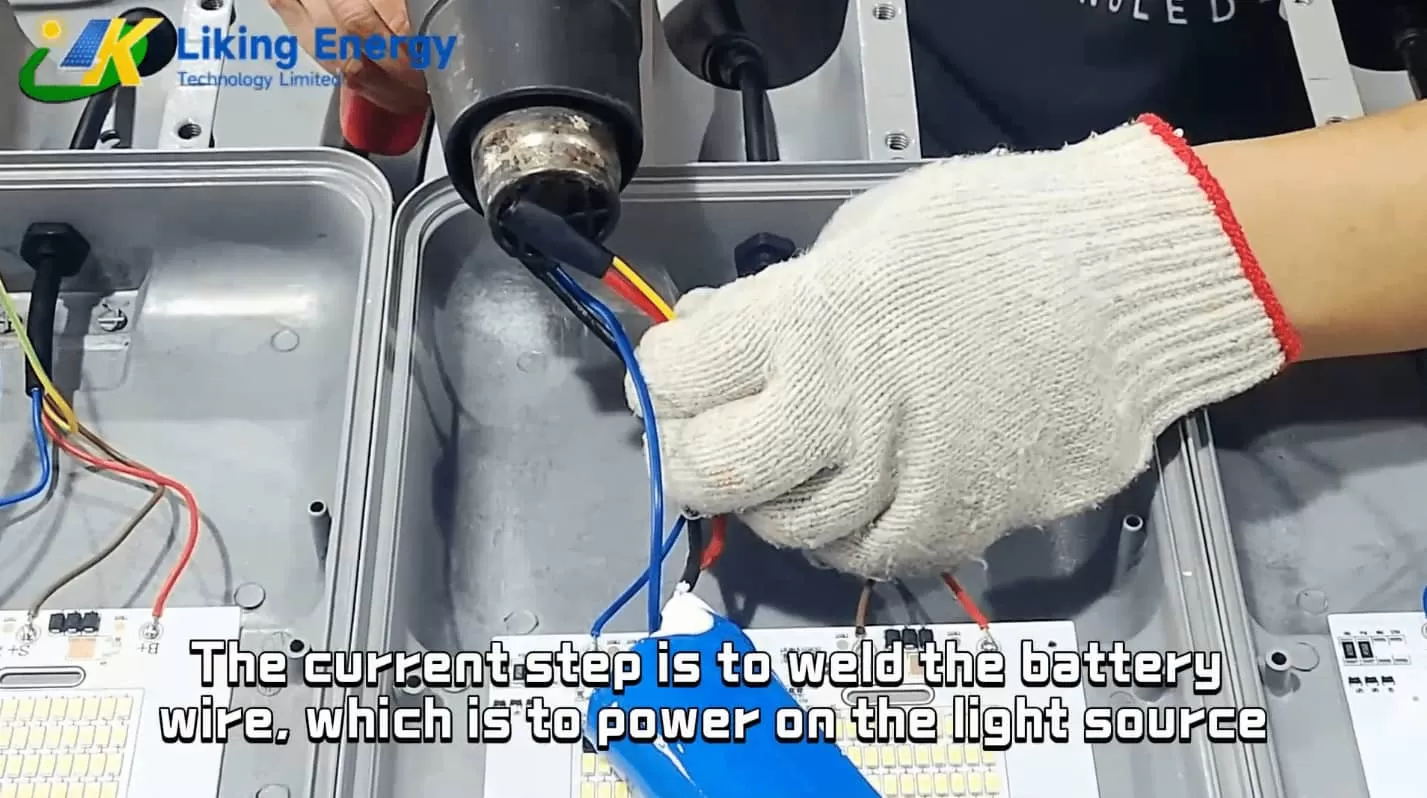 تثبيت تروق سلسلة MP120w ضوء شمسي مبسط مقاوم للرياح شبه سبليت