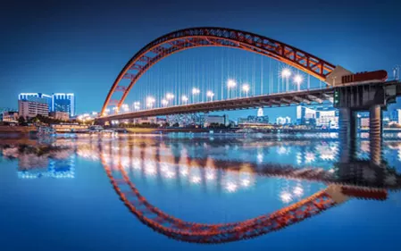 ابتكار وتطوير مصابيح الشوارع الشمسية تروق في مجال الإضاءة الحضرية